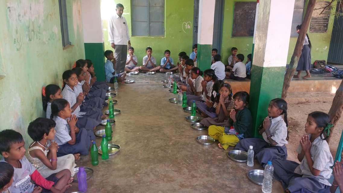 Steel plates and glasses distributed to students, Chickaballapur 2016